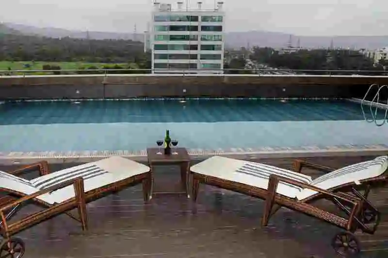 call girls in hotel radisson airport