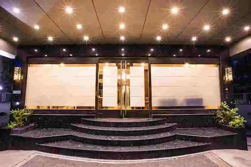 escorts in hotel radisson midc