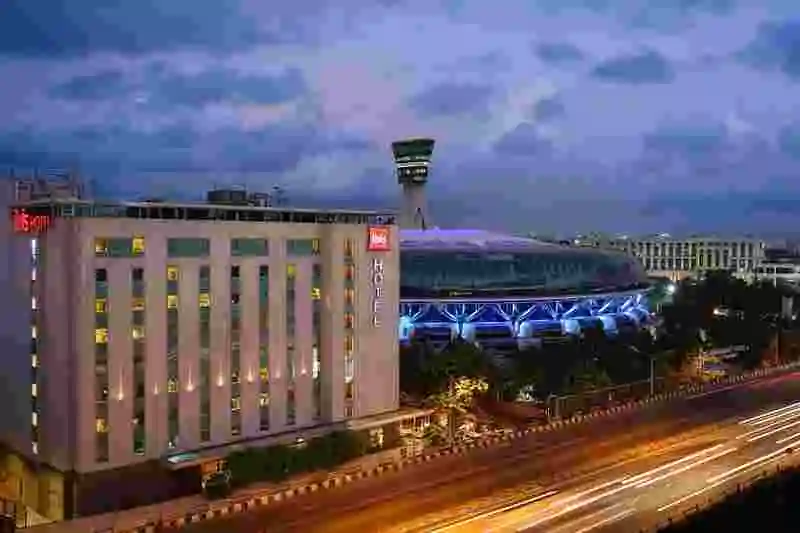 hotel ibis call girls